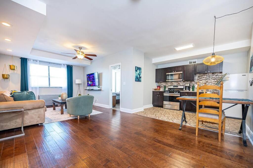 Downtown ! King Bed 24 Concierge! Onsite Parking Lm903 Apartment Atlanta Bagian luar foto